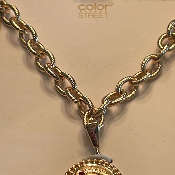Color Street Circle of Excellence Bracelet. - Picture 6 of 10